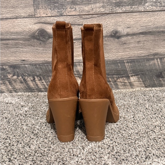 Nine West Light Brown Tan Suede Block Heel Chelsea Boots - Picture 2 of 5
